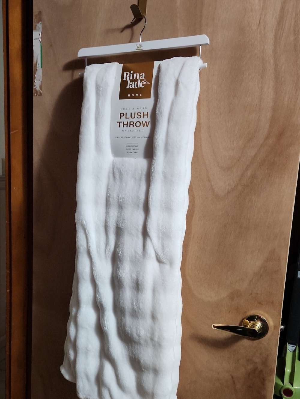 NWT Rina Jade Plush Throw - White